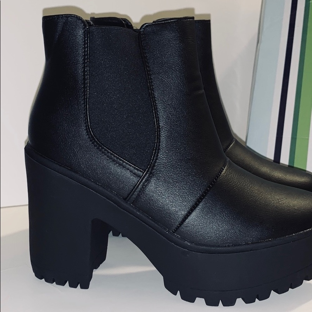 Platform booties - Picture 2 of 3
